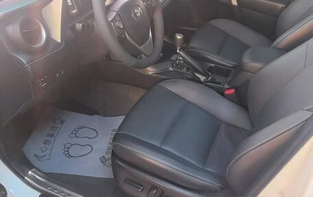 Toyota RAV4, 2018 год, 1 950 000 рублей, 6 фотография