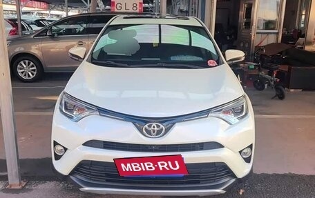 Toyota RAV4, 2018 год, 1 950 000 рублей, 2 фотография