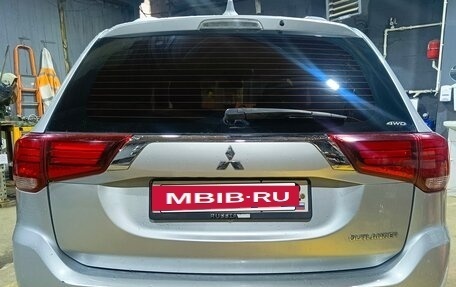 Mitsubishi Outlander III рестайлинг 3, 2019 год, 2 000 000 рублей, 6 фотография