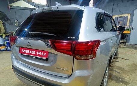 Mitsubishi Outlander III рестайлинг 3, 2019 год, 2 000 000 рублей, 4 фотография