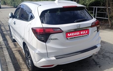 Honda Vezel, 2018 год, 1 620 000 рублей, 2 фотография