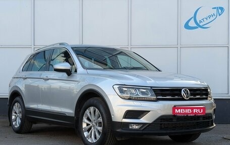 Volkswagen Tiguan II, 2017 год, 2 430 000 рублей, 3 фотография