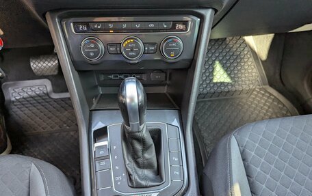 Volkswagen Tiguan II, 2017 год, 2 430 000 рублей, 17 фотография