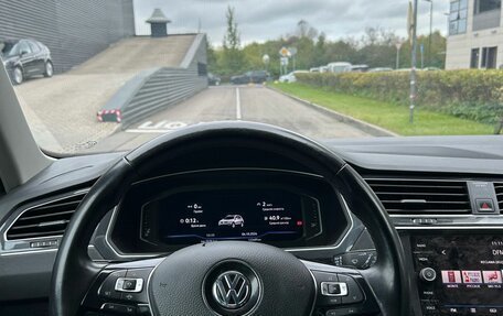 Volkswagen Tiguan II, 2019 год, 2 590 000 рублей, 13 фотография