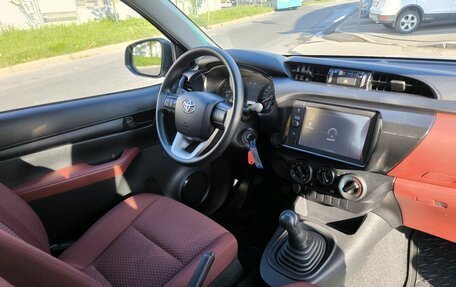Toyota Hilux VIII, 2021 год, 3 050 000 рублей, 9 фотография