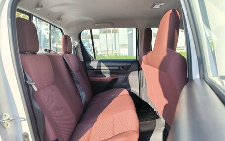 Toyota Hilux VIII, 2021 год, 3 050 000 рублей, 10 фотография