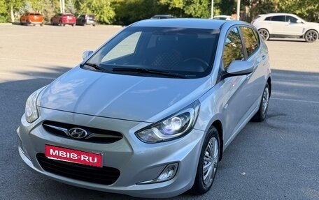 Hyundai Solaris II рестайлинг, 2011 год, 590 000 рублей, 1 фотография