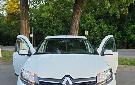 Renault Logan II, 2018 год, 850 000 рублей, 1 фотография