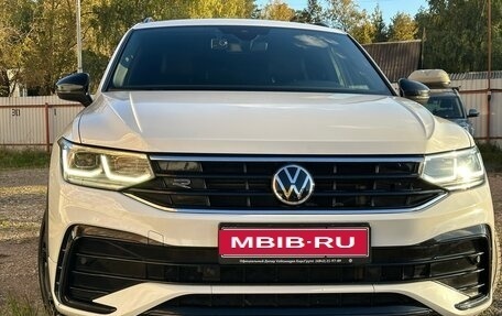 Volkswagen Tiguan II, 2021 год, 3 800 000 рублей, 1 фотография