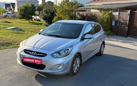 Hyundai Solaris II рестайлинг, 2011 год, 590 000 рублей, 10 фотография