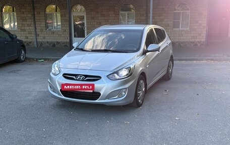Hyundai Solaris II рестайлинг, 2011 год, 590 000 рублей, 8 фотография