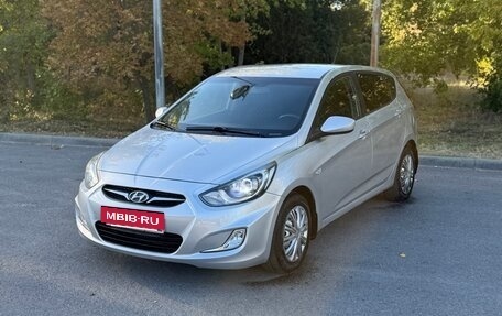 Hyundai Solaris II рестайлинг, 2011 год, 590 000 рублей, 21 фотография