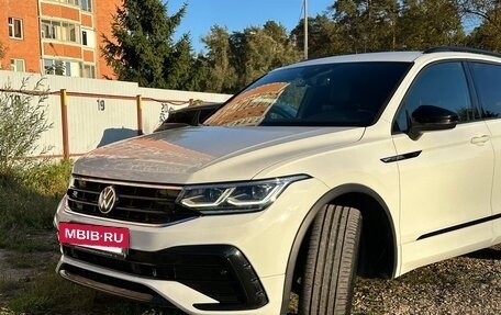 Volkswagen Tiguan II, 2021 год, 3 800 000 рублей, 2 фотография