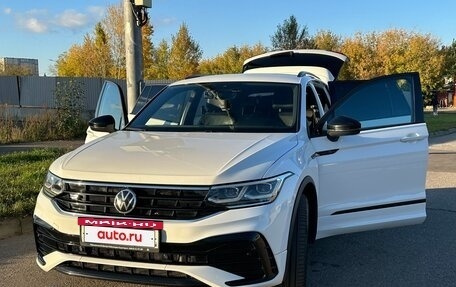 Volkswagen Tiguan II, 2021 год, 3 800 000 рублей, 3 фотография