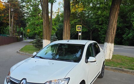 Renault Logan II, 2018 год, 850 000 рублей, 2 фотография