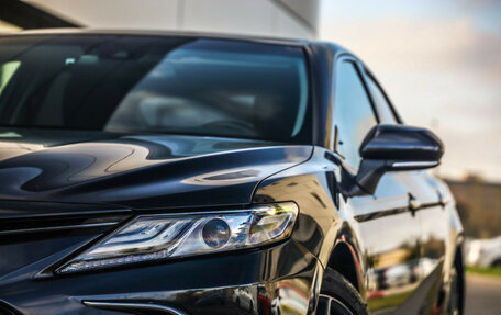 Toyota Camry, 2022 год, 3 090 000 рублей, 2 фотография