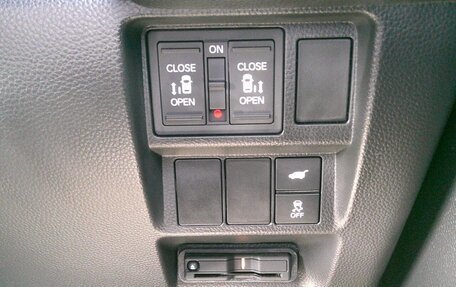 Honda Stepwgn, 2023 год, 2 335 000 рублей, 19 фотография