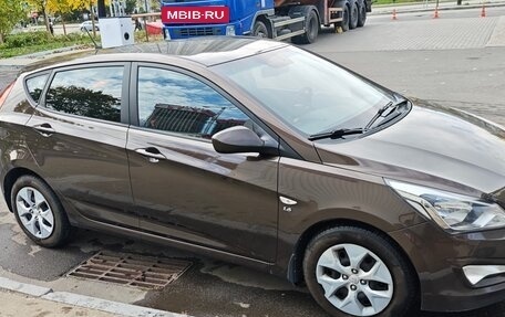 Hyundai Solaris II рестайлинг, 2015 год, 970 000 рублей, 3 фотография