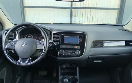 Mitsubishi Outlander III рестайлинг 3, 2015 год, 1 843 000 рублей, 14 фотография