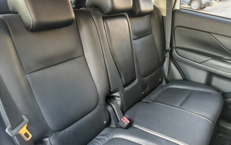 Mitsubishi Outlander III рестайлинг 3, 2015 год, 1 843 000 рублей, 13 фотография