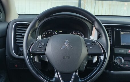 Mitsubishi Outlander III рестайлинг 3, 2015 год, 1 843 000 рублей, 15 фотография