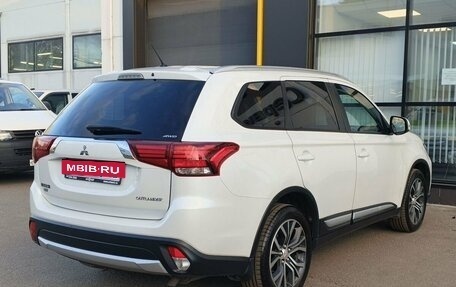 Mitsubishi Outlander III рестайлинг 3, 2015 год, 1 843 000 рублей, 5 фотография