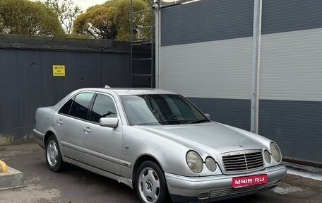 Mercedes-Benz E-Класс, 1996 год, 195 000 рублей, 1 фотография