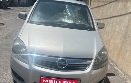 Opel Zafira B, 2011 год, 600 000 рублей, 1 фотография