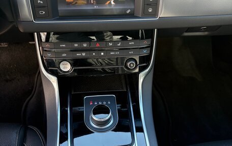 Jaguar XF II, 2016 год, 2 400 000 рублей, 13 фотография