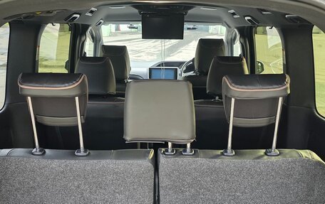 Toyota Voxy III, 2018 год, 2 650 000 рублей, 13 фотография