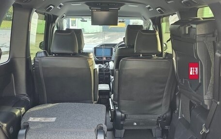 Toyota Voxy III, 2018 год, 2 650 000 рублей, 12 фотография