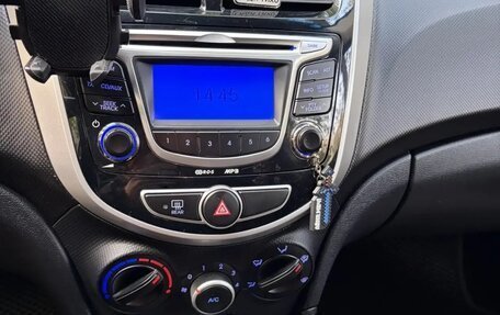 Hyundai Solaris II рестайлинг, 2013 год, 860 000 рублей, 12 фотография