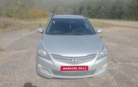 Hyundai Solaris II рестайлинг, 2015 год, 865 000 рублей, 1 фотография