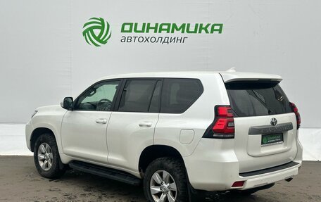 Toyota Land Cruiser Prado 150 рестайлинг 2, 2020 год, 4 400 000 рублей, 7 фотография
