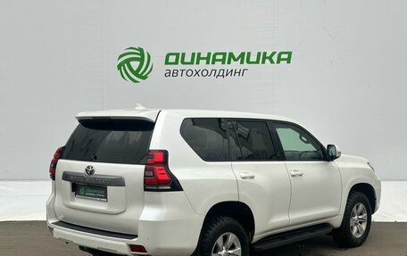 Toyota Land Cruiser Prado 150 рестайлинг 2, 2020 год, 4 400 000 рублей, 5 фотография