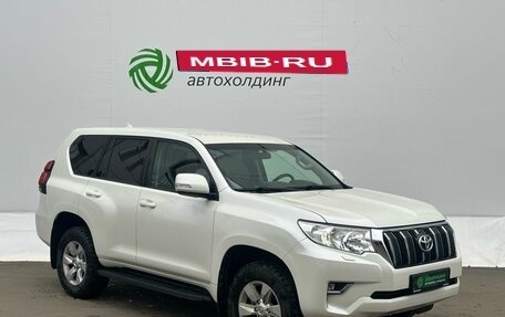 Toyota Land Cruiser Prado 150 рестайлинг 2, 2020 год, 4 400 000 рублей, 3 фотография