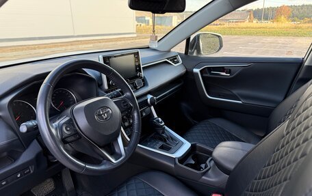 Toyota RAV4, 2020 год, 3 200 000 рублей, 9 фотография