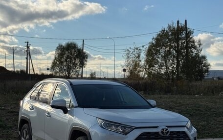 Toyota RAV4, 2020 год, 3 200 000 рублей, 4 фотография