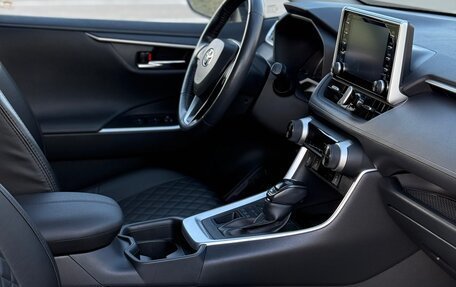 Toyota RAV4, 2020 год, 3 200 000 рублей, 10 фотография