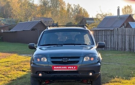 Chevrolet Niva I рестайлинг, 2011 год, 519 500 рублей, 2 фотография