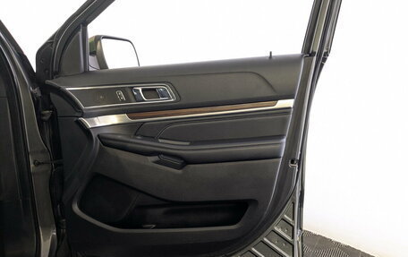 Ford Explorer VI, 2018 год, 3 100 000 рублей, 25 фотография