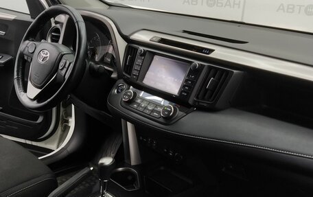 Toyota RAV4, 2018 год, 2 600 000 рублей, 23 фотография