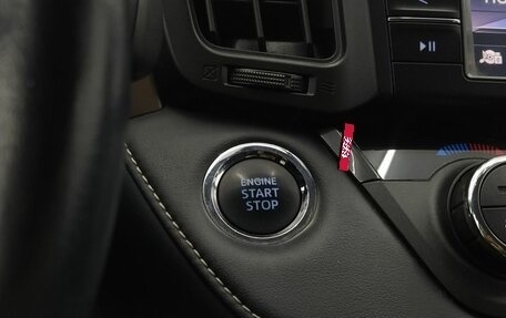 Toyota RAV4, 2018 год, 2 600 000 рублей, 15 фотография