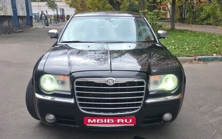 Chrysler 300C II, 2006 год, 750 000 рублей, 2 фотография