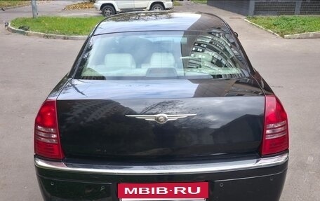 Chrysler 300C II, 2006 год, 750 000 рублей, 5 фотография