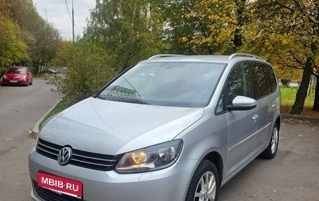 Volkswagen Touran III, 2011 год, 1 100 000 рублей, 2 фотография