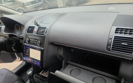 Volkswagen Touran III, 2011 год, 1 100 000 рублей, 17 фотография