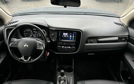 Mitsubishi Outlander III рестайлинг 3, 2016 год, 1 850 000 рублей, 11 фотография