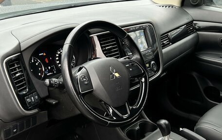 Mitsubishi Outlander III рестайлинг 3, 2016 год, 1 850 000 рублей, 10 фотография