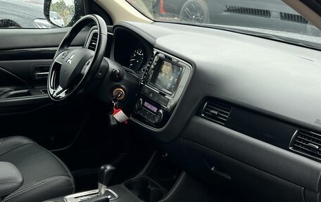 Mitsubishi Outlander III рестайлинг 3, 2016 год, 1 850 000 рублей, 12 фотография